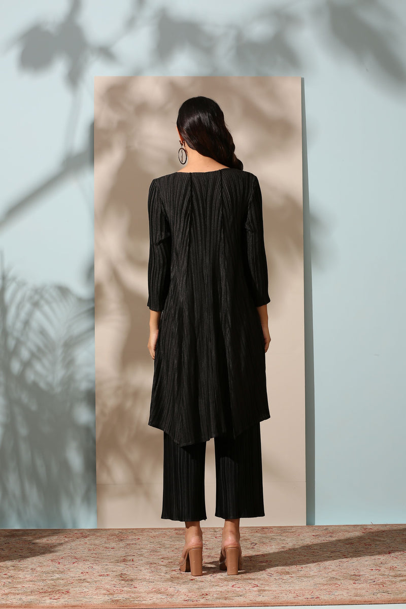 Buy Black Kurtis & Tunics for Women by Her Haus Online | Ajio.com